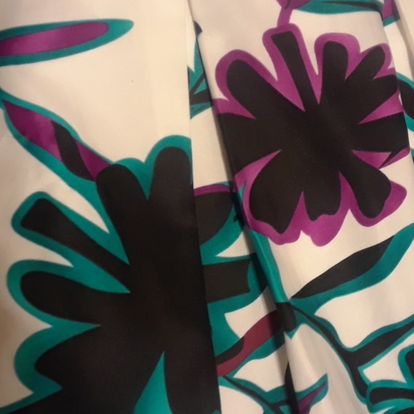 PRETTY FLOWERS PREATED SKIRT - Picture 8 of 10